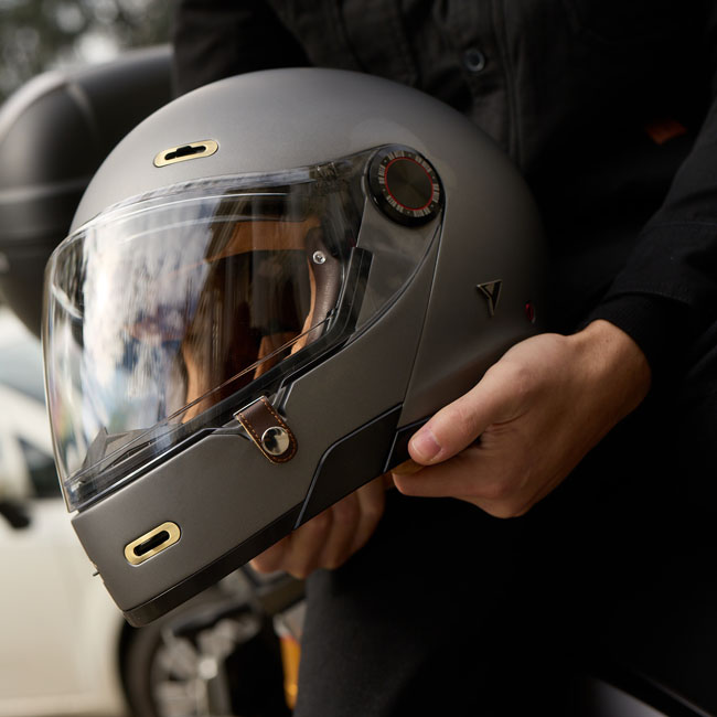 By City 90 Degrees hjelm, matgrå